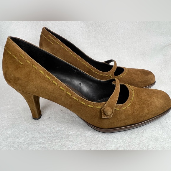 Liz Claiborne Shoes - Liz Claiborne brown suede pumps